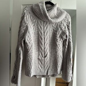 Express Cozy Gray Cable Knit Sweater🌸💕